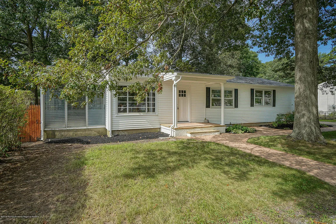 209 Station Dr photo 1