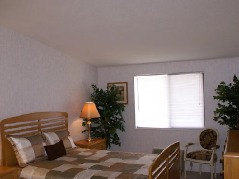 Lyn Terrace Apartments — Photo 5