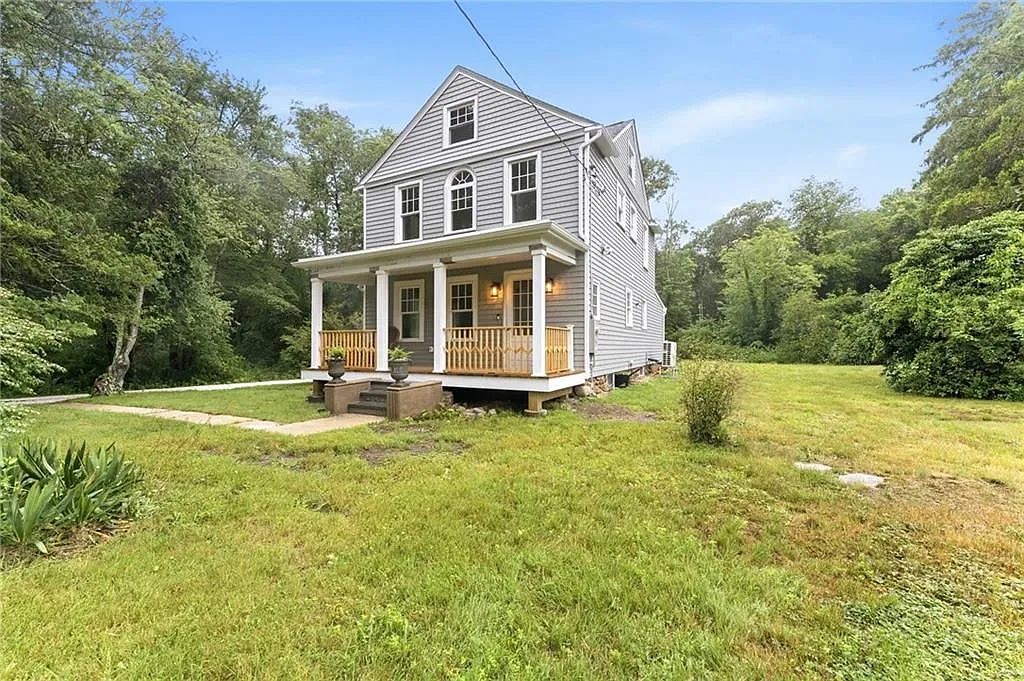 4 bed, 2.0 bath, 1520 sqft, $4,000 — Photo 2