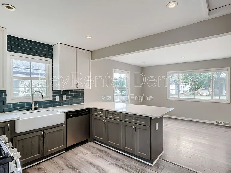1845 W Stoll Pl — Photo 8
