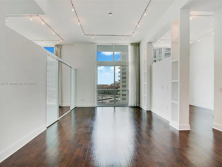 1900 N Bayshore Dr #912 — Photo 2