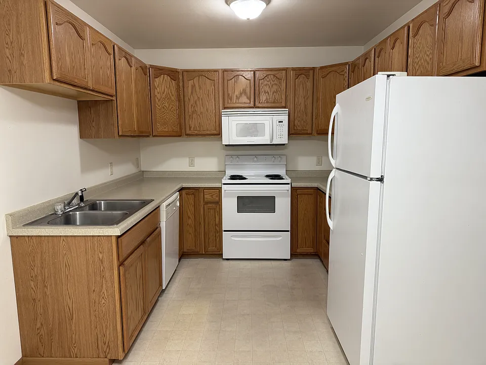 1324 8th Ave NE #8