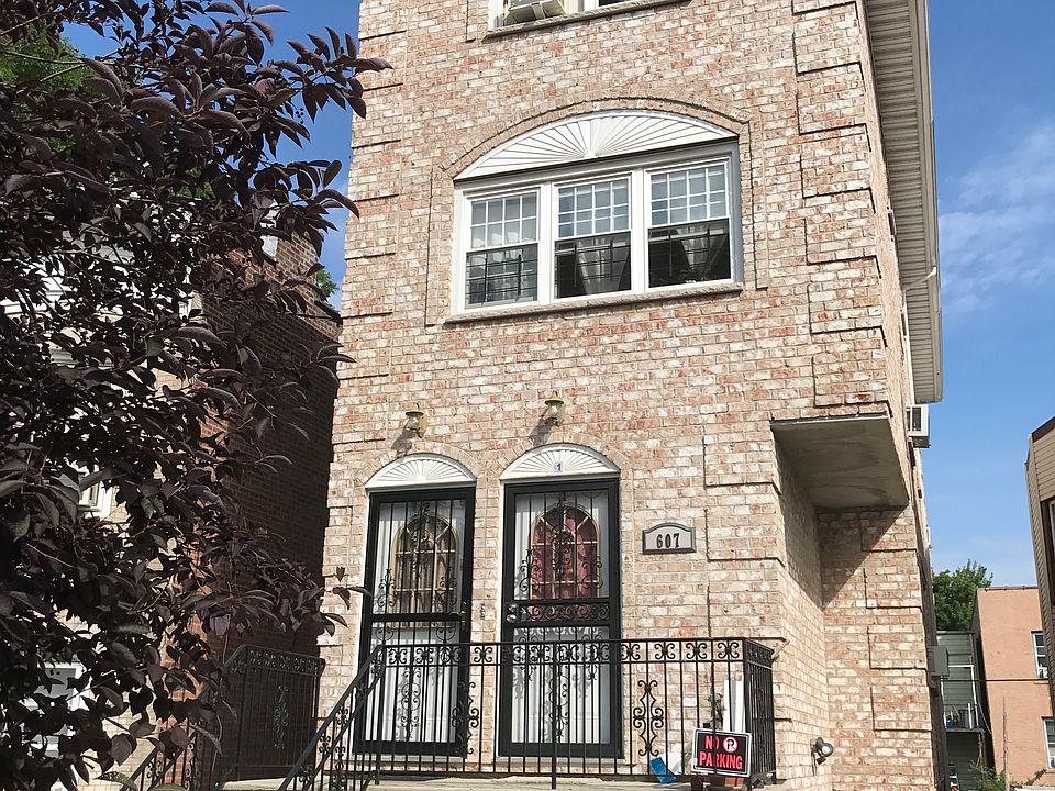 1st image of 607 Mead St