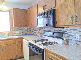 6830 Yuma Dr, Chanhassen, MN 55317