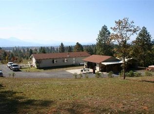 334 Reagor Ln, Cave Junction, OR 97523