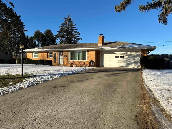 56297 Silvercrest Dr, Elkhart, IN 46516