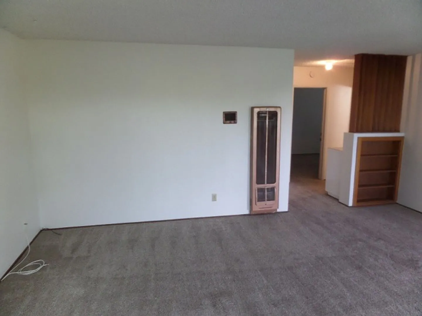 2 Bedroom-1 Bathroom Single Story Apartment on 2nd floor in Hillcrest/Mission Hills community. — Photo 4