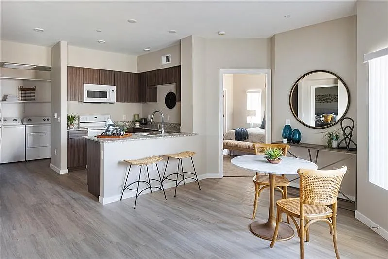 Avari Modern Apartments — Photo 4