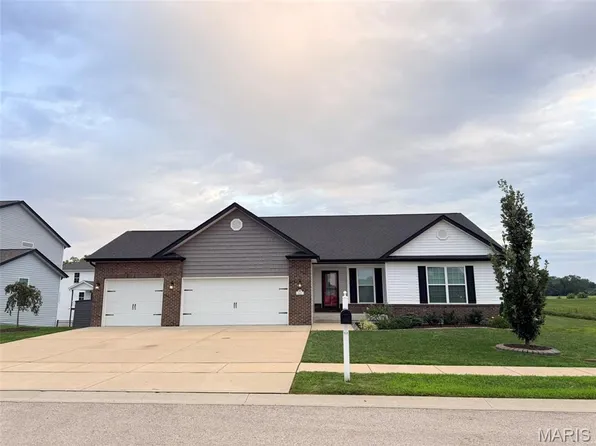 625 Monarch Dr, O'Fallon, IL 62269