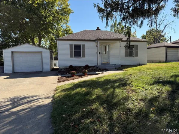 3130 Ohare Dr, Saint Ann, MO 63074