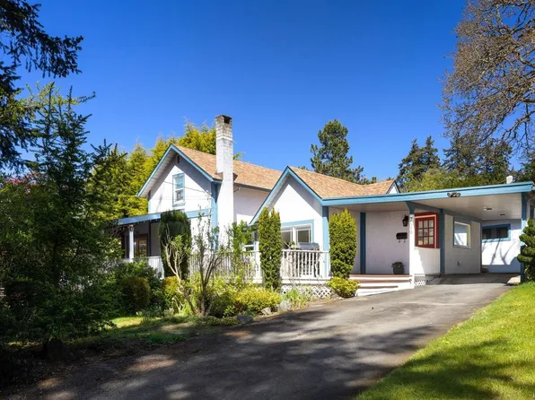 706 Lindsay St, Saanich, BC V8Z 3E1