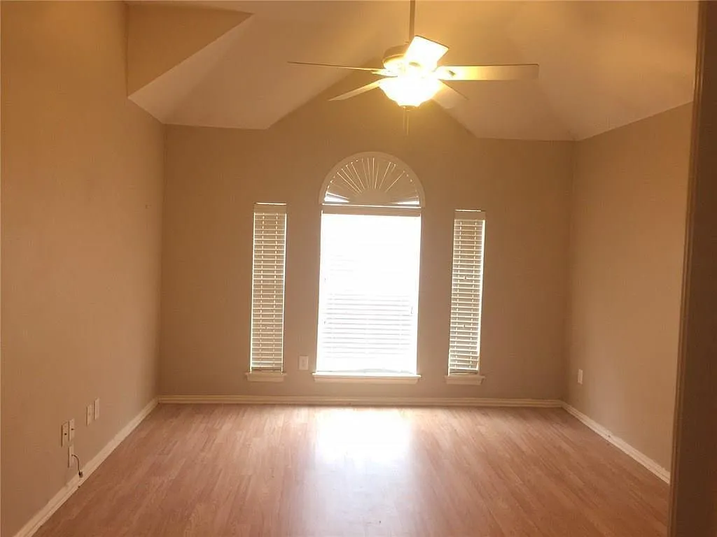 3 bed, 1764 sqft, $2,500 — Photo 2