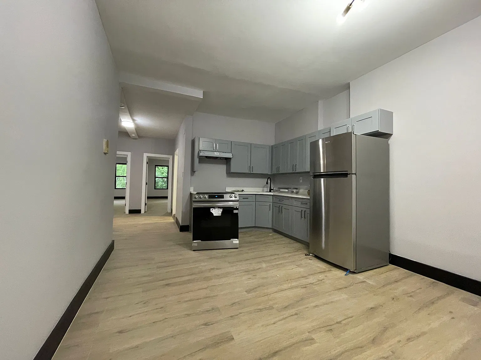 3 bed, 1000 sqft, $3,000 — Photo 1