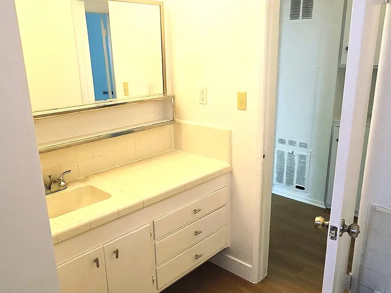 428 N Hayworth Ave #107 — Photo 10