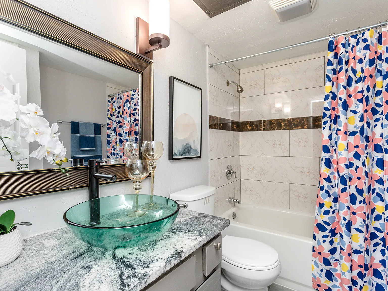 La Estancia Apartments — Photo 4