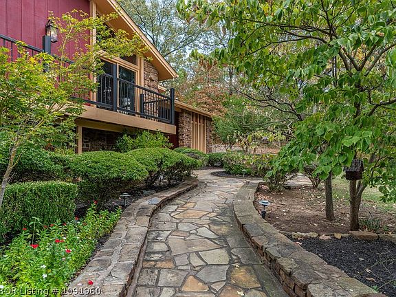 4th image of 3707 Old Oaks Ln