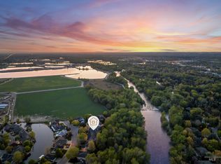 9000 W Duck Lake Dr, Garden City, ID 83714