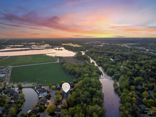 9000 W Duck Lake Dr, Garden City, ID 83714