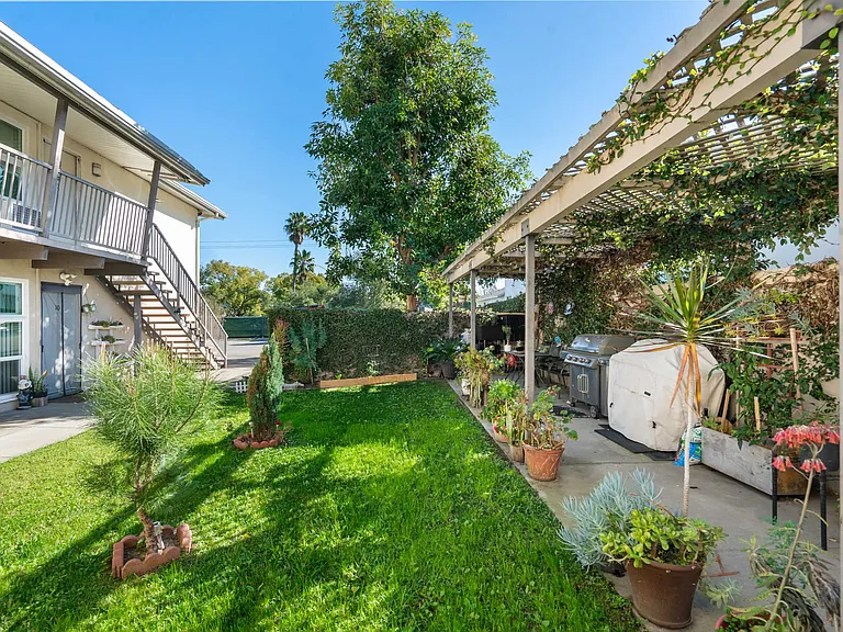 10110 Camarillo Pl. — Photo 10