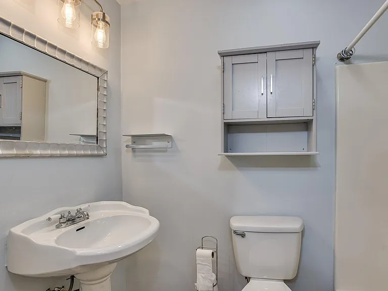2211 Pleasant Dr — Photo 24