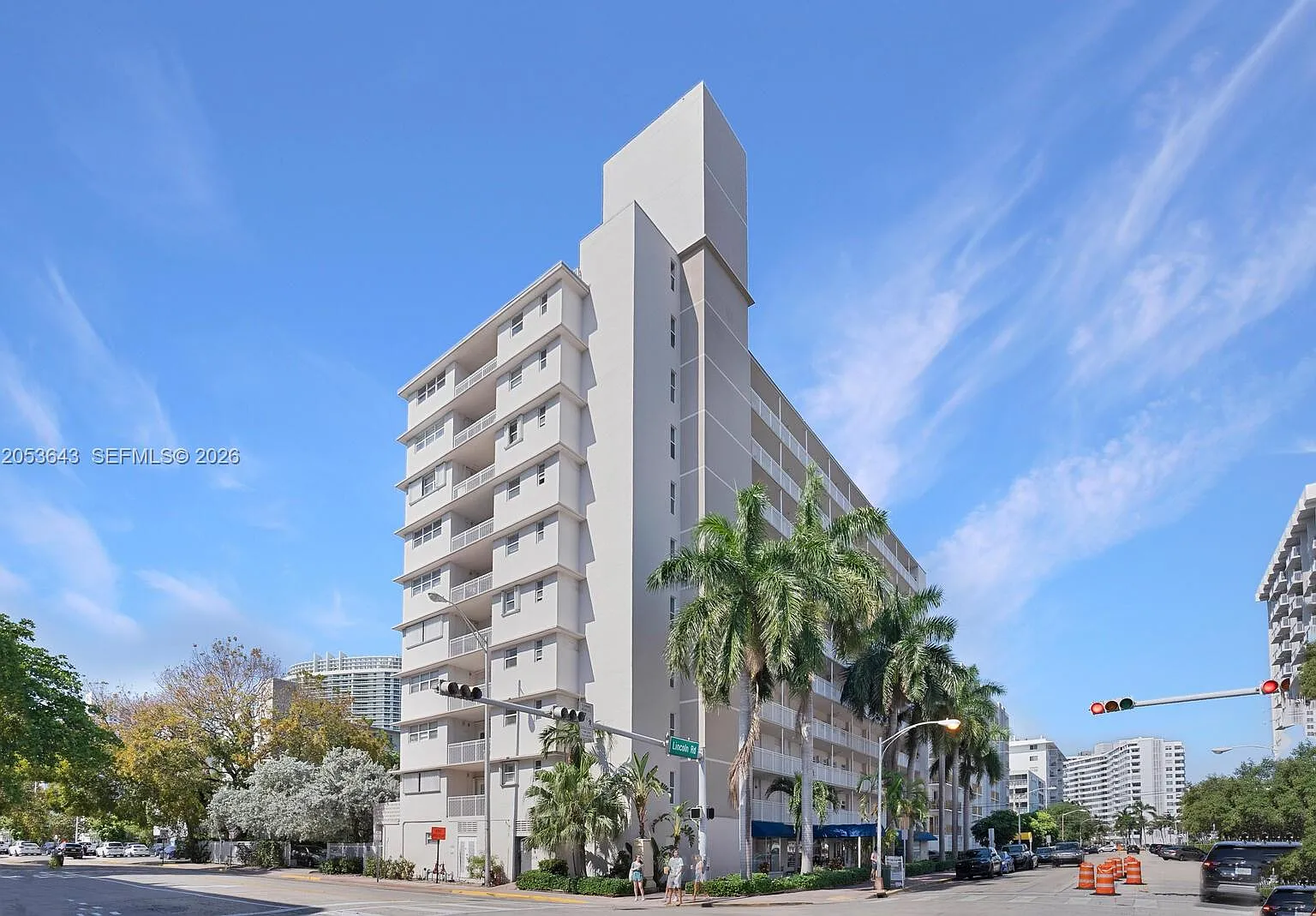 Lincoln Towers Condo — Photo 1