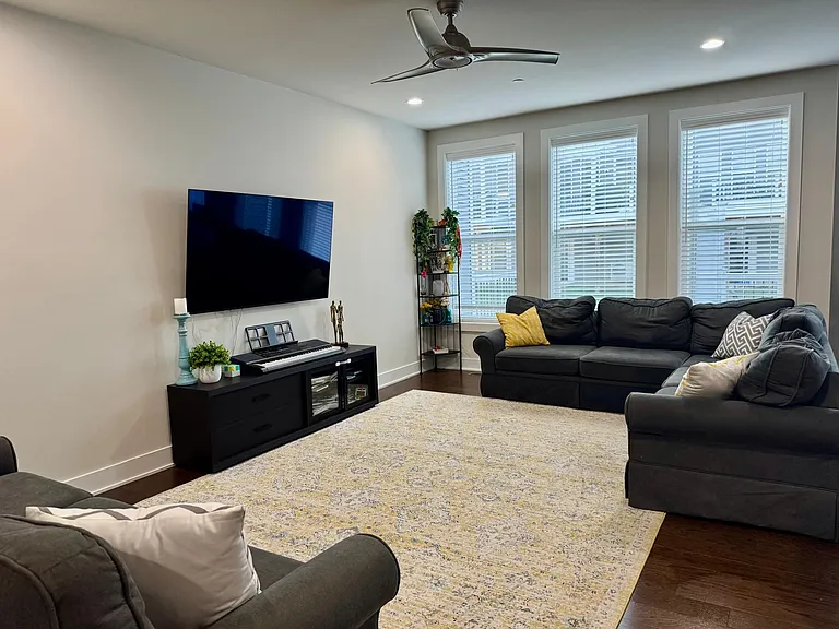 607 Mockernut Ct — Photo 12