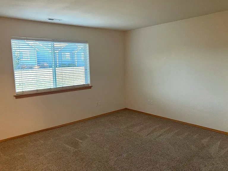 142 Berkshire Ln — Photo 14