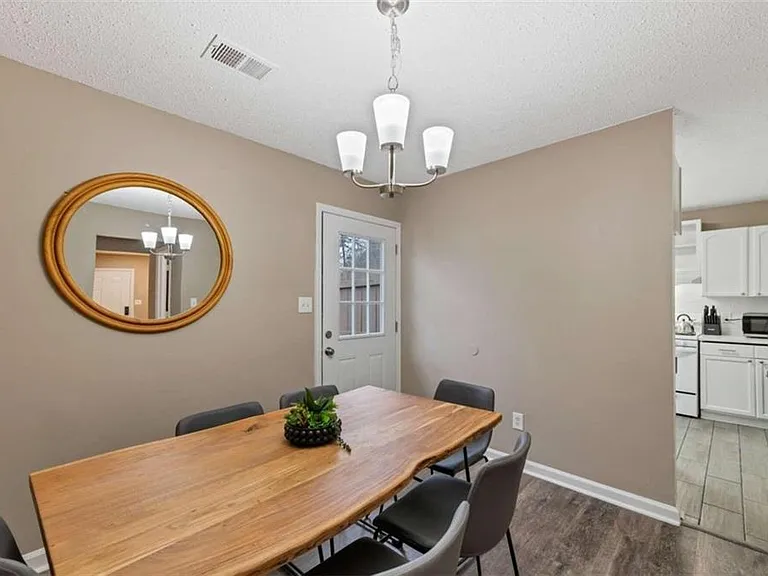 122 Bentley Pkwy — Photo 6