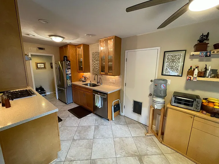 902 Gregory Pl — Photo 6