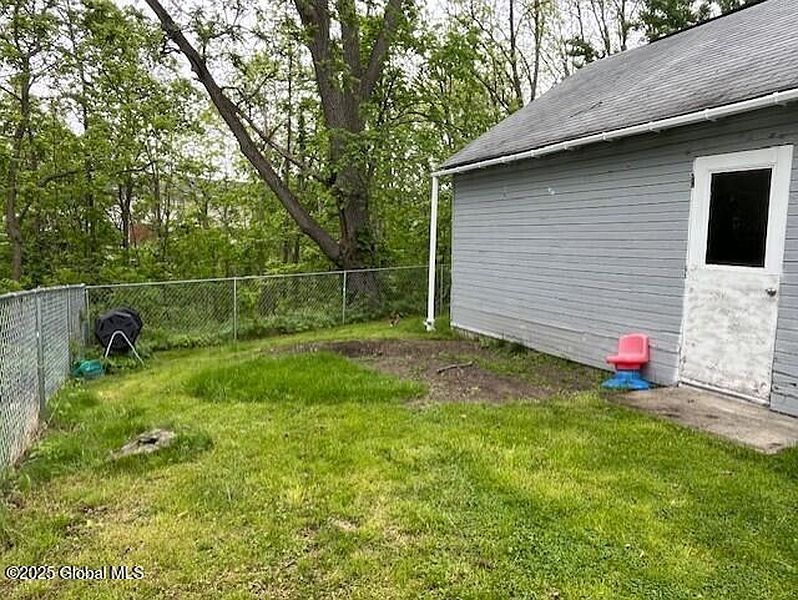 3rd image of 163 Simmons Avenue