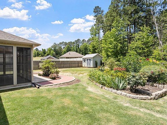 3rd image of 134 Woodwater Cir