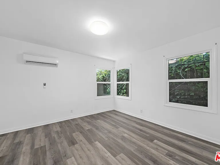 8708 W Sherwood Dr — Photo 10