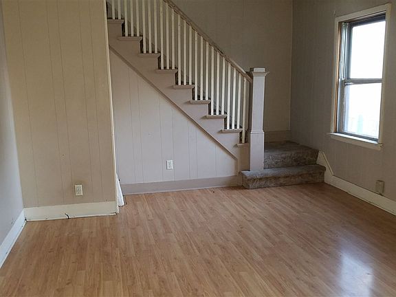 2nd image of 251 15th Ave