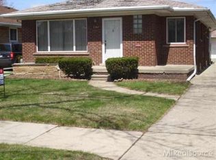 17355 Sprenger Ave, Eastpointe, MI 48021