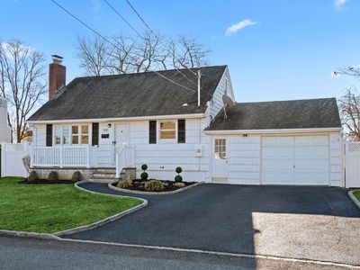 320 Kurzon Road, West Islip, NY, 11795