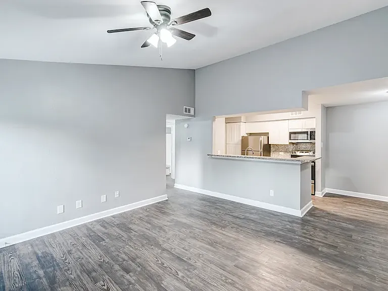 Spring Lake Village Apartments — Photo 10