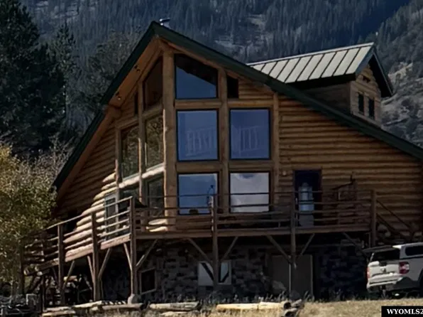 8 Elk Ct, Elk Mountain, WY 82324