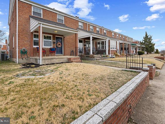 3rd image of 2782 Moorgate Rd