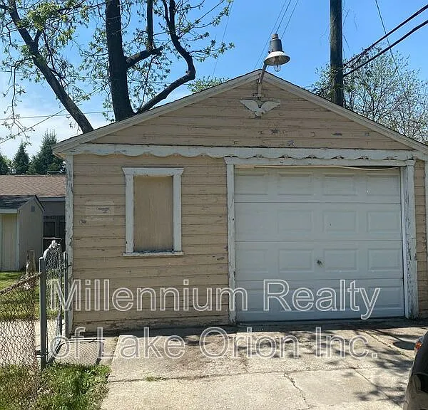 85 E Beverly Ave — Photo 14