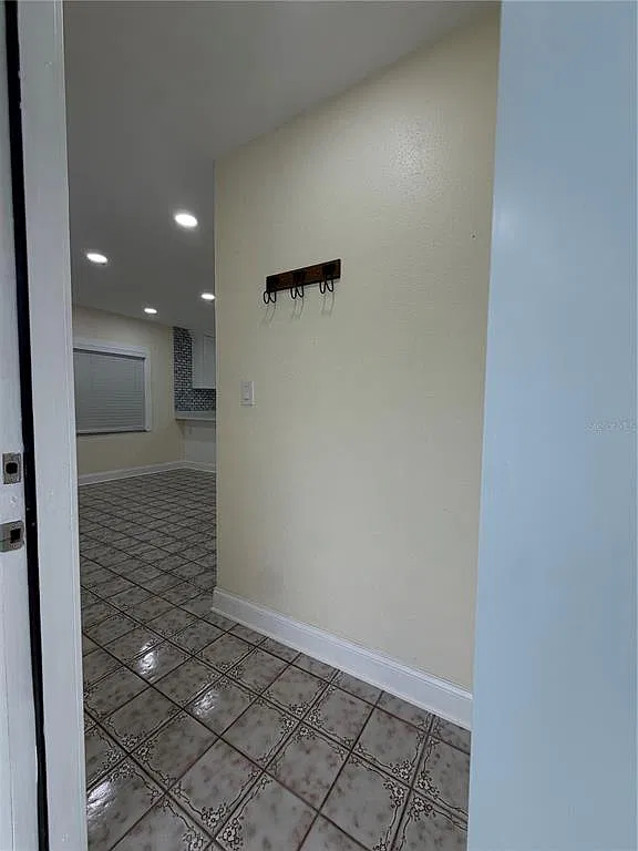3 bed, 2.0 bath, 1080 sqft, $2,600 — Photo 2