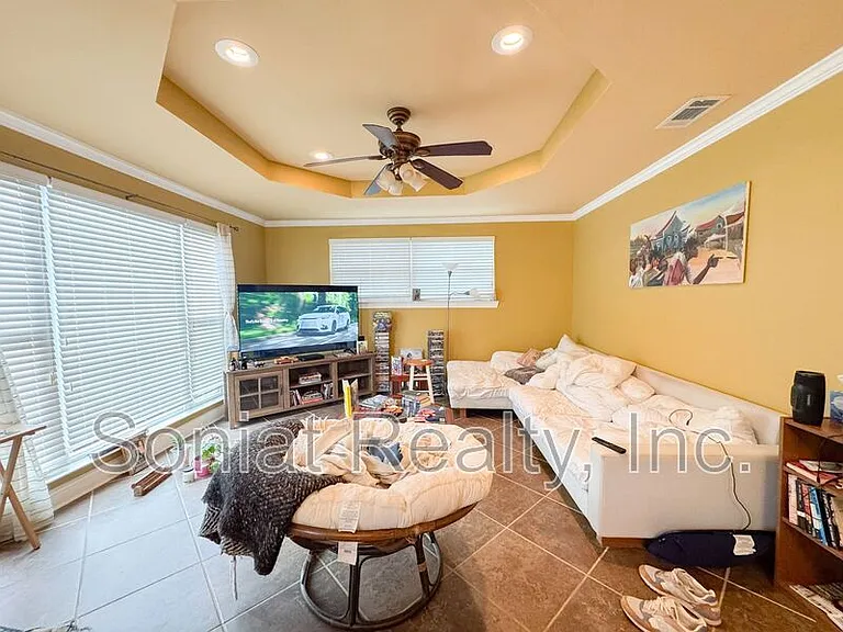 4019 Hamburg St — Photo 3