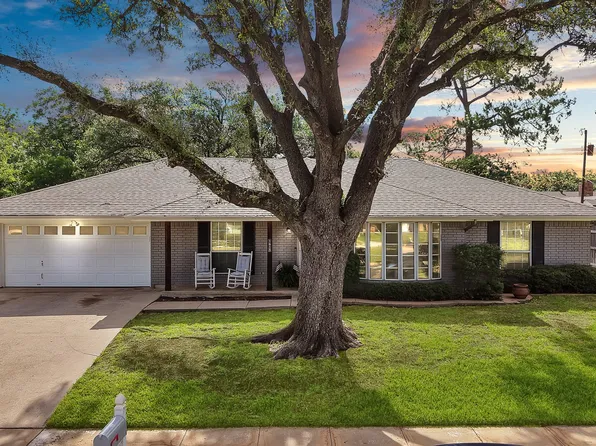 1615 Cresthaven Dr, Pantego, TX 76013