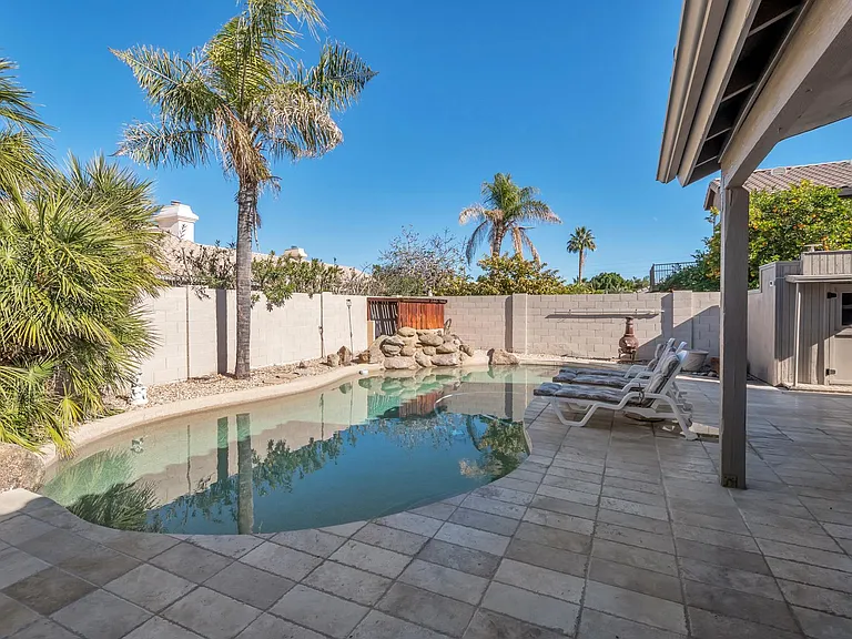 2072 W Harrison St — Photo 22