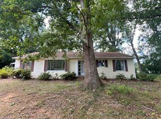 3 Forest Dr, Thomasville, NC 27360