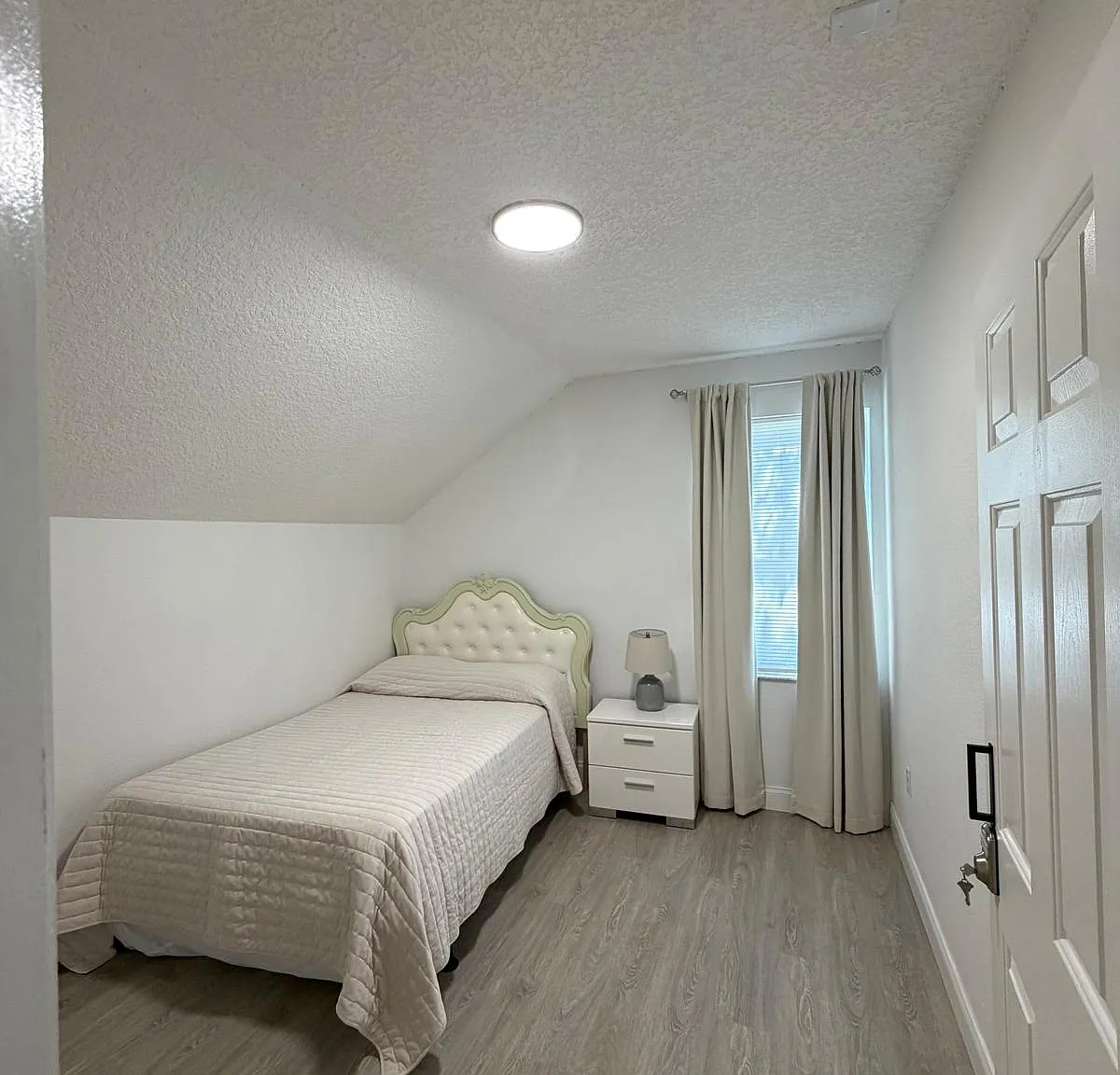 7 bed, 1371 sqft, $800 — Photo 3