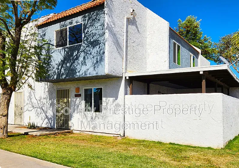 3 bed, 1.5 bath, 1074 sqft, $1,600 — Photo 1