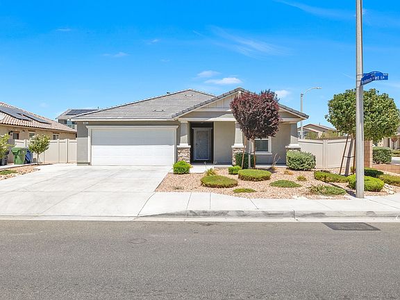 3rd image of 3643 Garnet Ln
