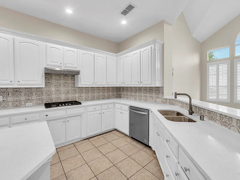 3920 Autumn Ln — Photo 12
