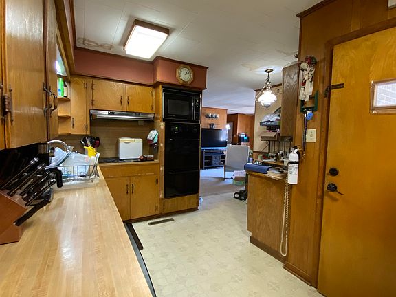 3rd image of 401 E Gum St