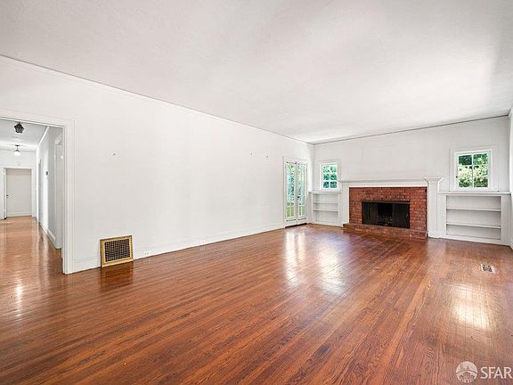 5th image of 120 Merritt Ct